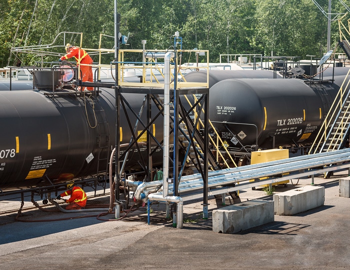 Manutention et transformation, manufacturier de produits chimiques, transbordement ferroviaire, grande variété de manipulations possibles, services de laboratoires