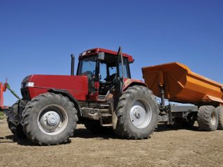 Magri-1000, pneus tracteur, pneus véhicule de déneigement, augmente le poids, abaisse centre de gravité, améliore traction, lestage de pneus, Somavrac C.C